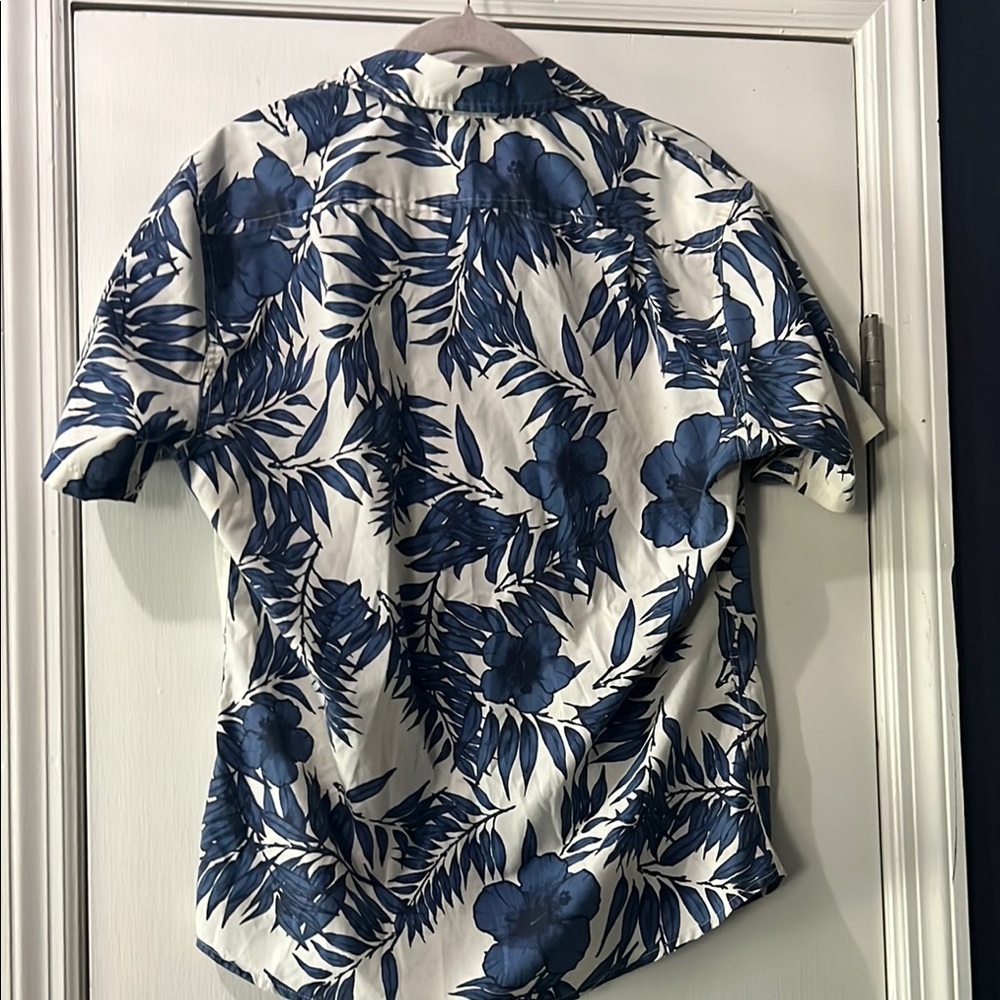 Marine Layer White and Blue Floral Short-Sleeve Button-Down Shirt - Picture 3 of 3